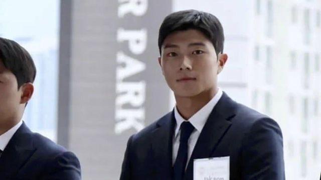 고3인데 잘생겨서 벌써 팬들이 쫒아다닌다는 야구 신인