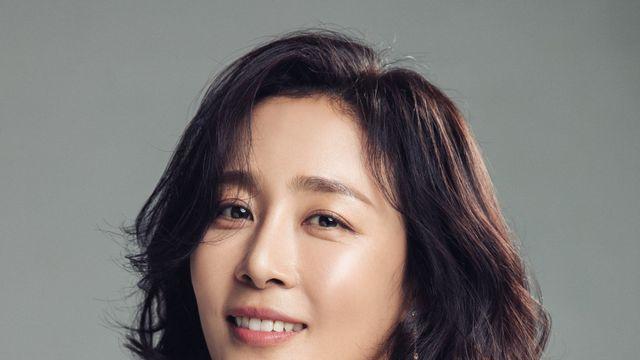 문정희, 포토 에세이 출간…박정민과 토크 콘서트까지