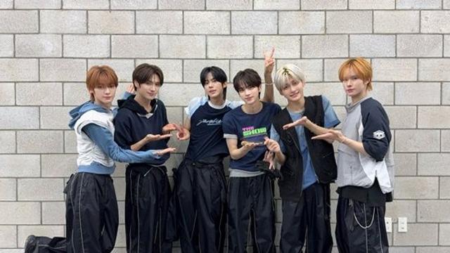 투어스, 인기 가속 페달 밟았다…컴백 후 음방 '첫 1위' 