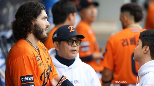 KBO 가을 열기에 긴장했나…PS서 자존심 구긴 외국인투수들