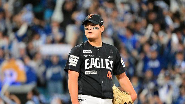 김경문 감독, 김서현 너무 믿었나? 위기 상황 투입→또 결정적 홈런포 얻어 맞았다…4:1 리드→4:4 동점 허용 [PO4]