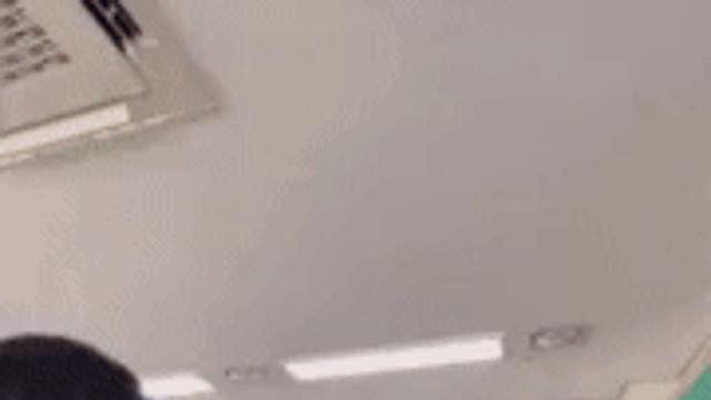 교실에서 야구하는 여고생들