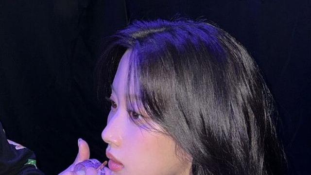 문가영 완벽 옆태…멍 때려도 예쁘네