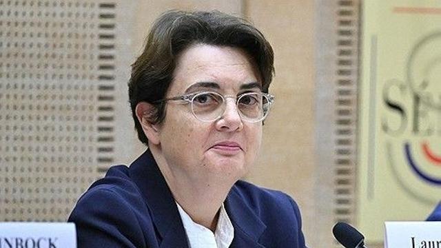 보석 털린 루브르 박물관장 
