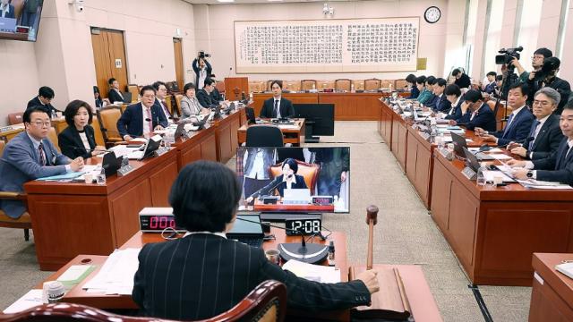 오늘 국회 상임위 11곳서 국감…검찰개혁·부동산 공방 예상