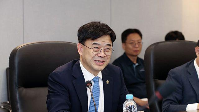 “집값 떨어지면 사라” 이상경 차관, ‘내로남불’ 갭투자 논란