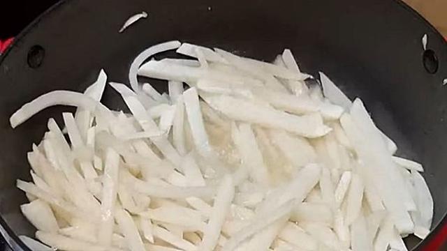 미친 물가에 부담 줄여 주는 '소고기 없이' 무국 끓이는 방법