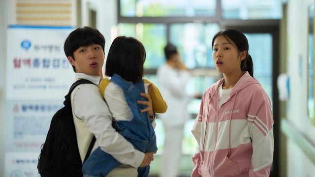 [애프터스크리닝] '세계의 주인' 여전히 따뜻하고 세심한 윤가은의 시선, 서수빈의 발견 ★★☆