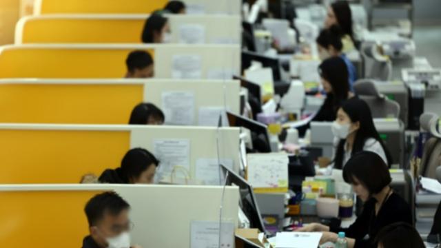 Hơn 900 chi nhánh ngân hàng ngoại tuyến tại Hàn Quốc đóng cửa trong 5 năm Hơn 900 chi nhánh ngân hàng ngoại tuyến tại Hàn Quốc đóng cửa trong 5 năm