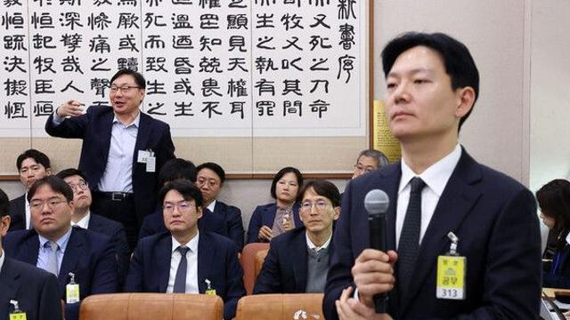 이화영 술파티 주장 두고 공방…