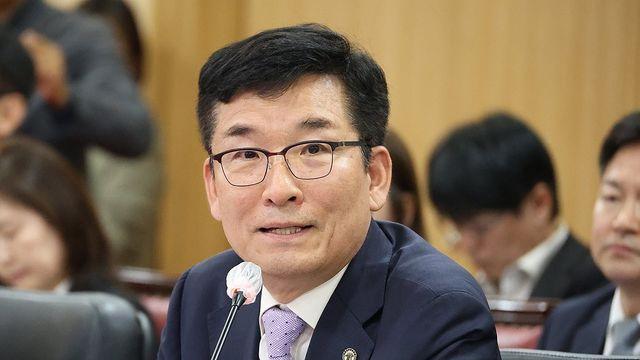 민주당, 국감서 윤건영 충북교육감 '골프접대 의혹' 집중 추궁