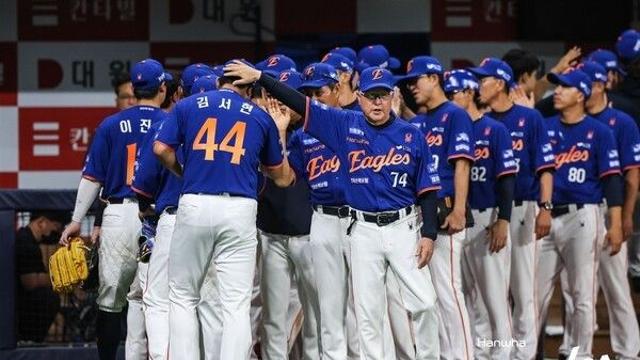 '피홈런 마무리' 김서현, 김경문 감독은 그래도 믿는다…