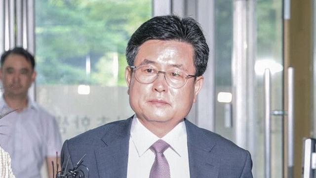 구치소에 휴대전화 반입, 강의구 전 부속실장 소환조사