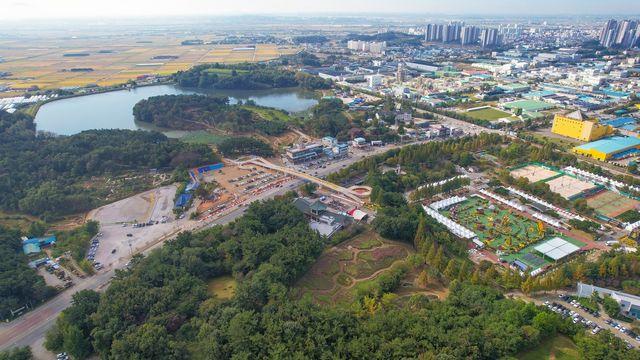 도심 속 두 공원 하나로…익산 신흥공원 보행교 개통