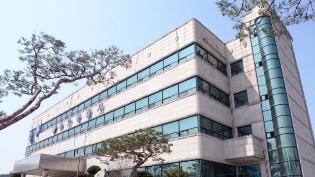 ‘탕탕탕’… 새총으로 쇠구슬 발사해 유리창 부순 60대 체포