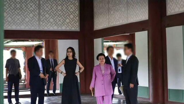 “문을 열라”…명성황후 침실도 들어간 尹부부