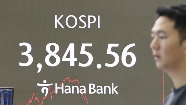 코스피, 개인 수급에 장중 3900 ‘터치’ 후 하락 마감