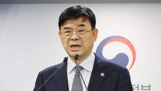 이상경 국토차관, '갭투자' 논란에 사과…