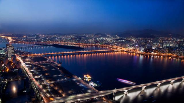 활기 넘치는 시장부터 강변의 휴식까지, 서울 망원동 탐방