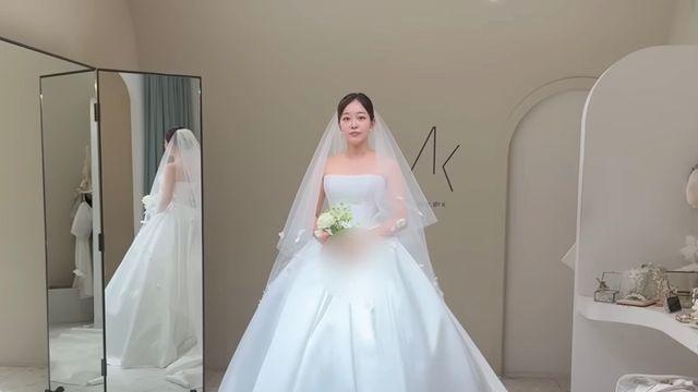 배우 김가은 결혼식 드레스 피팅 후보