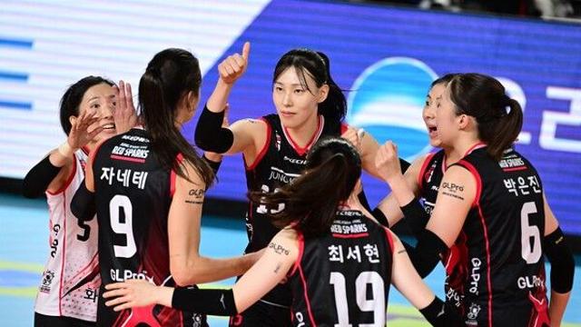 ‘자네테 29점 폭발’ 정관장, 안방에서 GS칼텍스 제압...시즌 첫 승 신고