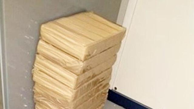 가스통 속에 숨긴 코카인 1300억원어치…141년형 선고