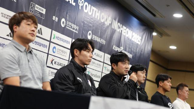 '해외 명문팀과 격돌' 한국 유소년 축구 감독들…