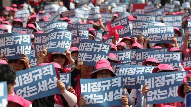 韩国60岁以上非正式工超300万 “活到老干到老”成为现实