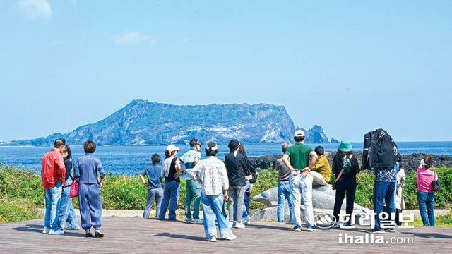 여름철 제주행 전년대비 40대 이하 줄고 50대 이상 늘었다