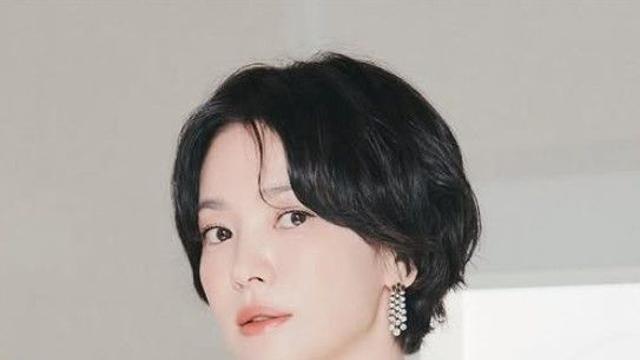 [IS하이컷] 보석보다 빛나…송혜교, 초근접샷에도 무결점 비주얼