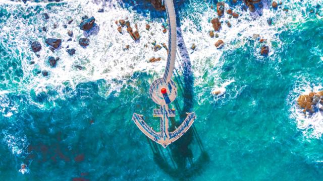 푸른 동해를 향해 뻗은 포항 이가리 닻 전망대와 미식 여정