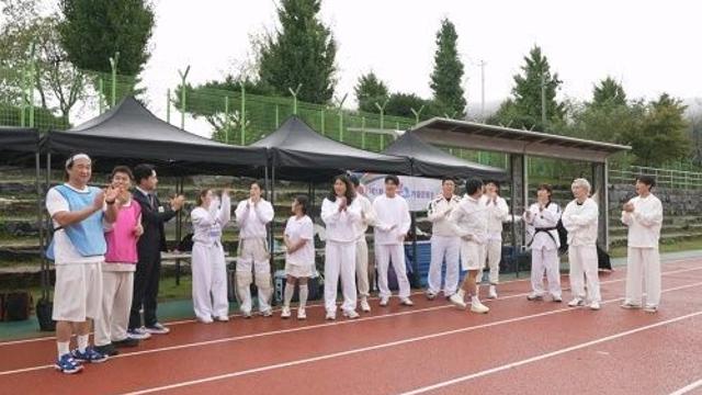 ‘나혼산’ 16인 비 뚫고 총출동…전현무 “민호만 설레 보여”