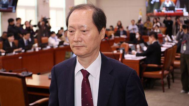'안가 회동' 이완규 前법제처장, 국감서 '증인 선서' 거부