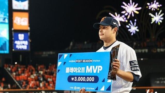 [STN 현장] ’한화 살린 2경기 6이닝 무실점 투혼‘ 문동주, 플레이오프 MVP 등극