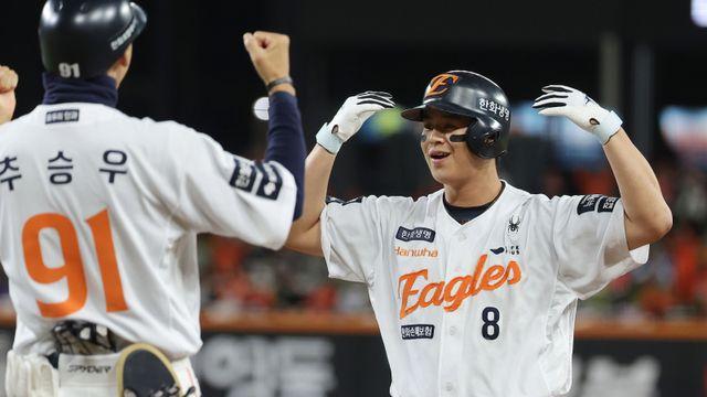 PO 5차전도 1만6750명…프로야구 포스트시즌 32G 연속 만원관중