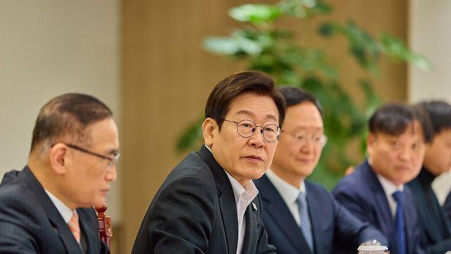 李대통령 지지율 56%…'10·15 부동산 대책'에도 2%p 상승[한국갤럽](종합)