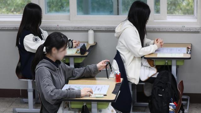 韩国高考复读生中高收入家庭比例近四分之一