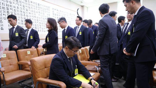 검찰 더는 못 믿어? 법무부, '쿠팡 퇴직금 외압·관봉권 띠지 분실 의혹' 상설특검 맡긴다
