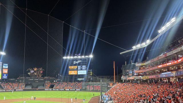 한화 이글스의 가을야구는 오늘도 '만원 관중'