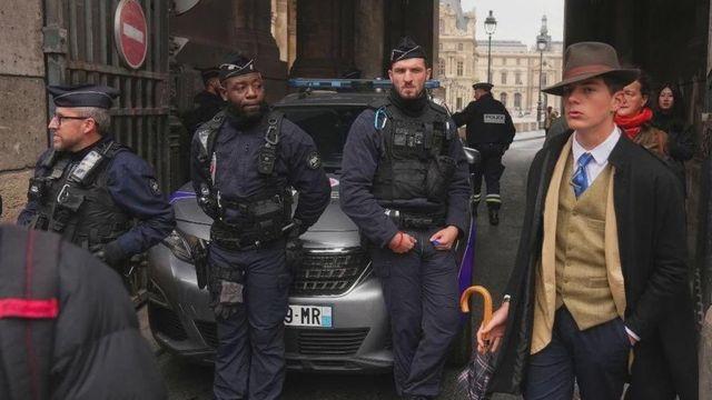 화제 중인 루브르 박물관 탐정