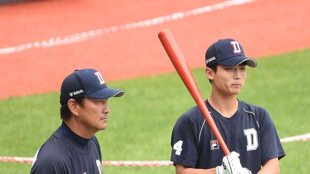 [단독] '두산 왕조 숨은 주역' 강석천 코치, 롯데 2026시즌 코치진 합류…미야자키 마무리 캠프 지도한다