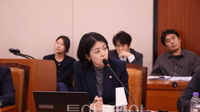 배현진 