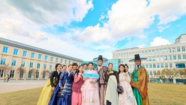 김혜경 여사, #한복해요 챌린지 참여 및 서울공예박물관 전시 관람