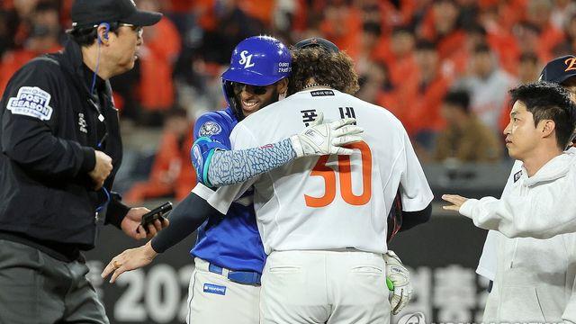 한화 폰세·삼성 디아즈, 경기 중 서로 사과…매너도 MVP급