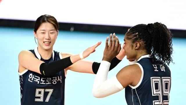 ‘KOVO컵 준우승’ 한국도로공사, 흥국생명 3-2 제압...김연경 조련 이나연 복귀전
