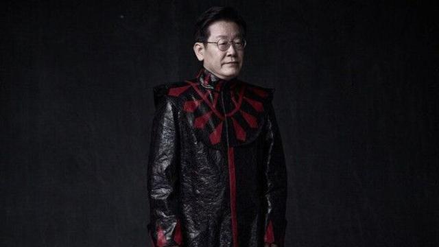 신해철 무대 의상 입은 李 대통령…무슨 일?