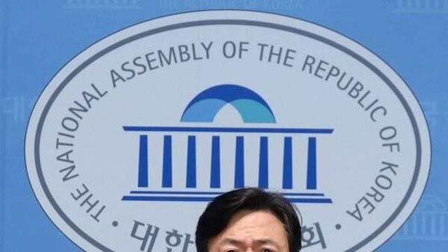 與 김현정 