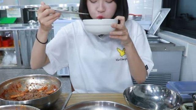 전주 소바 메뉴 다 조진 쯔양을 본 으르신들 반응