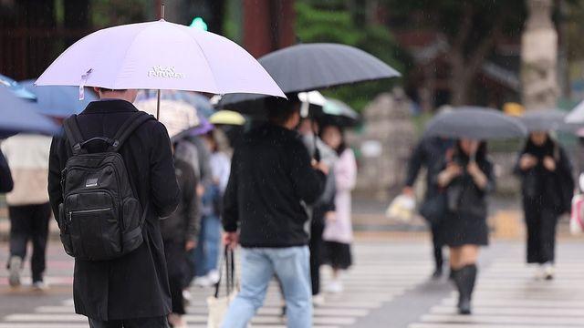 구름 많고 곳곳에 비…월요일부터 다시 추워져