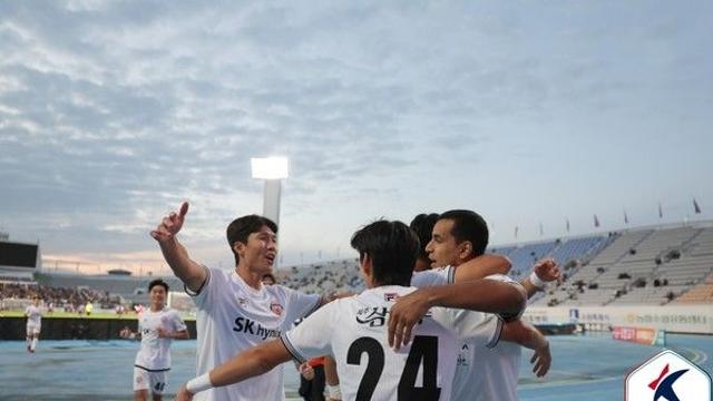 '10경기 무승 종료' 제주, 유리 조나탄 멀티골로 '싸박 득점' 수원FC에 2-1 승 '잔류 경쟁 점화' [케리뷰]